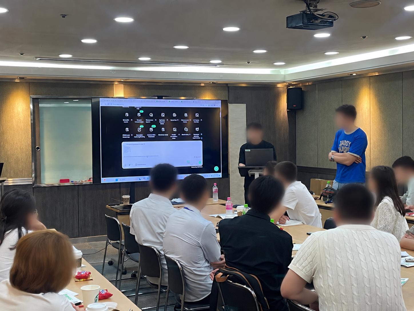 카자흐스탄 교사들이 퀘스티로 문항을 만들어 보는 연수